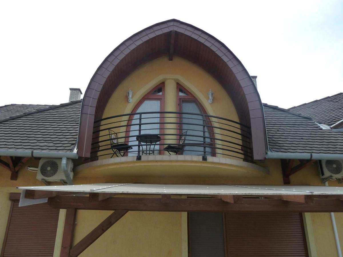 Nadas Tarsashaz Balatonlelle Exterior photo